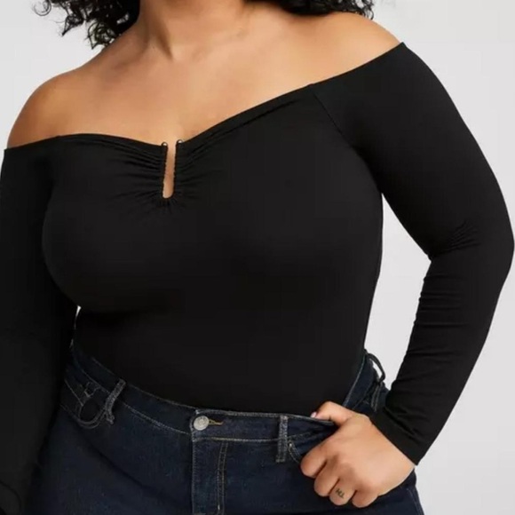 torrid Tops - (6X)Torrid Foxy Hardware Off Shoulder Top Black
